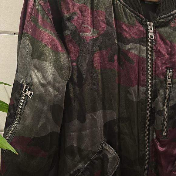 NWT Evereve Marrakech ANTHROPOLOGIE Satin Camo Bomber X Small - Picture 2 of 7